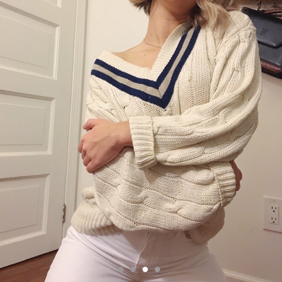 Vintage White (cream?) cable knit v neck sweater - Picture 3 of 4